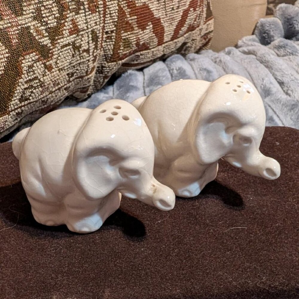 Porcelain elephant salt and pepper shakers from Japan